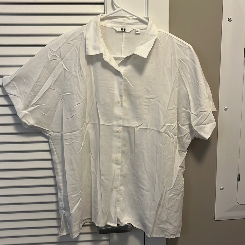 UNI QLO White short sleve button down